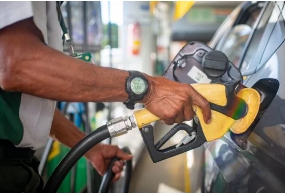 Nova regra do ICMS pode aumentar 11,45% o preço da gasolina, dizem economistas