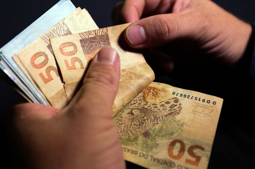 Erro técnico adia pagamento de parcela do piso do magistério em atraso no RN
