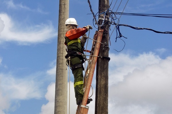 Cosern fará desligamento de energia para manutenção em Natal; veja