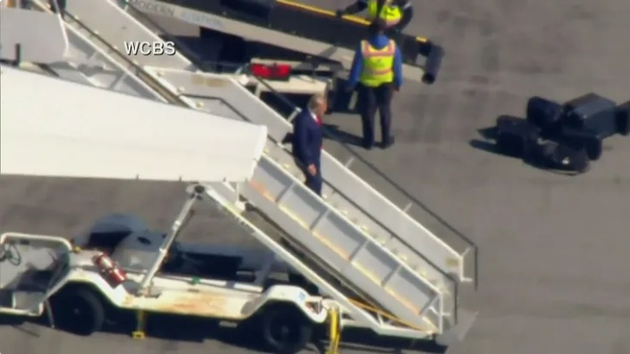 VÍDEO: Trump chega a Nova York para se apresentar à Justiça