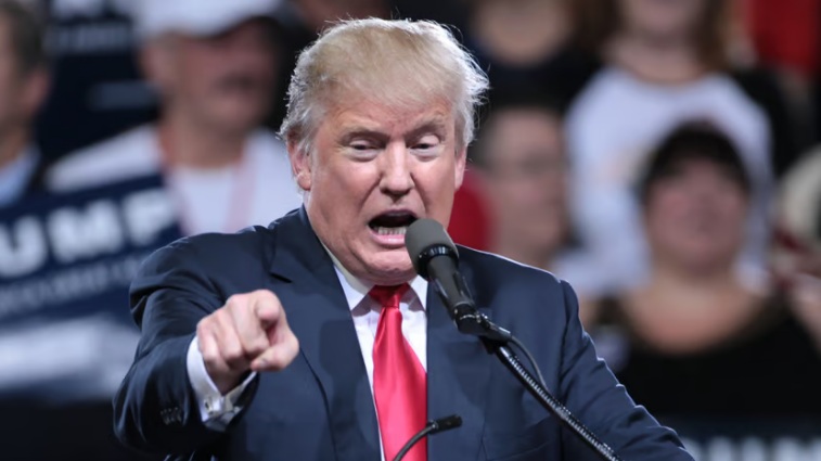 Trump se apresenta à Justiça em Nova York