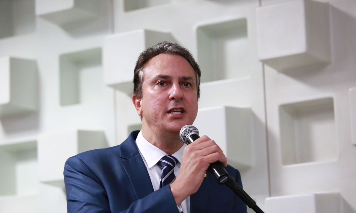 Receita cobra R$ 3 milhões em impostos de ministro da Educação