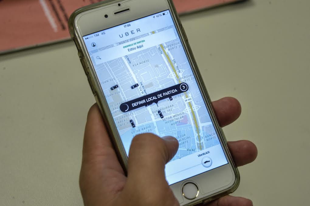 Como motoristas de app usam truque ilegal para fazer corridas mais caras