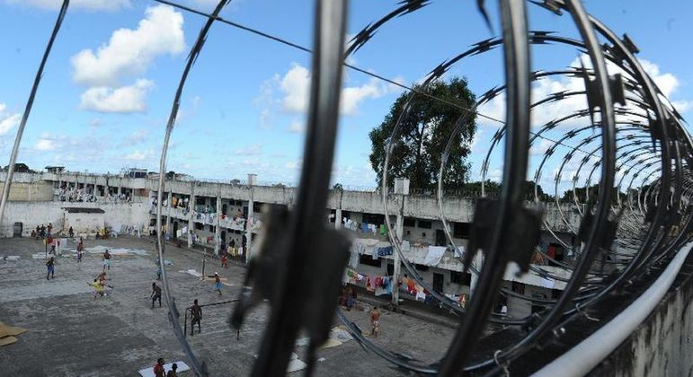 Apesar da derrubada, 2,4 milhões de brasileiros seguem com direito à prisão especial
