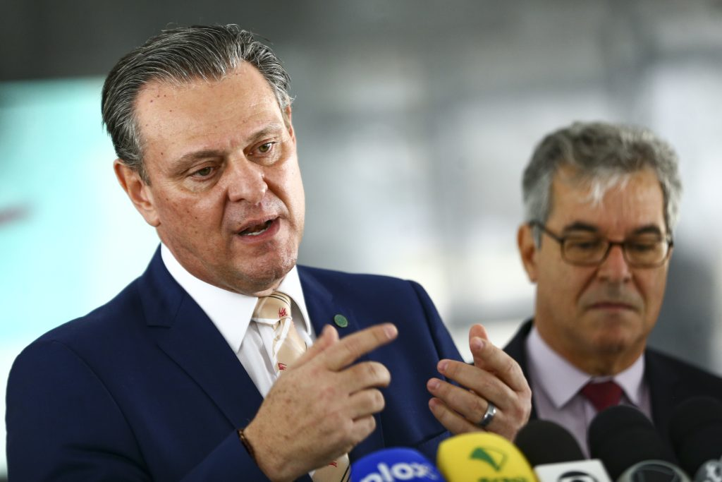 “É legítimo o homem do campo ter uma ou duas armas”, diz ministro da Agricultura