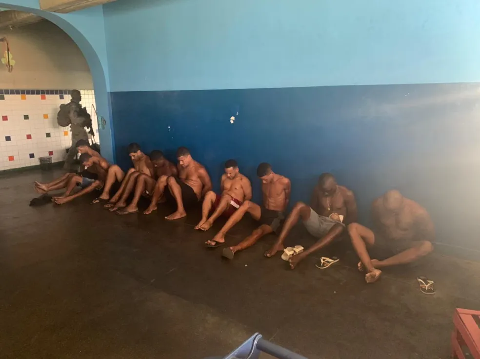 VÍDEO: Bandidos em fuga de operação do Bope invadem escola e são presos