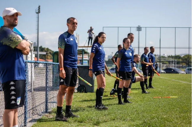 Comunicação no telão e linhas de impedimento: veja as novidades da arbitragem para o Brasileirão 2023