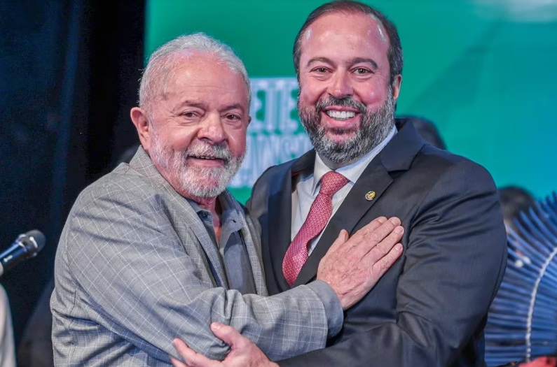 Ministro anuncia mudanças na política de preço da Petrobras e empresa rebate: ‘Não recebemos nenhuma proposta’