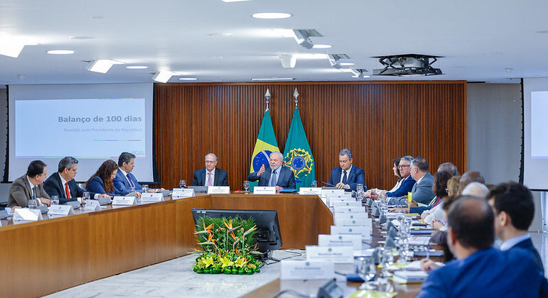 Marina é a única dos ministros a não ter encontro oficial com Lula; Padilha foi o que mais se reuniu