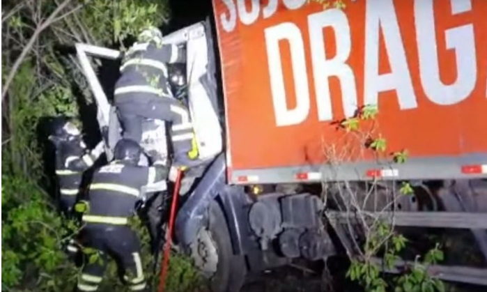 Acidente com dois caminhões deixa duas pessoas mortas na BR-304 no RN