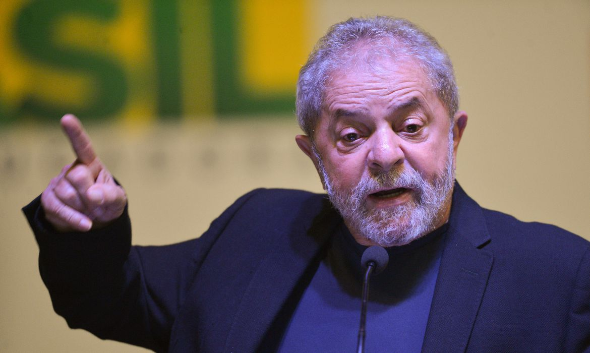 Governo Lula não divulga dados de gastos em viagens