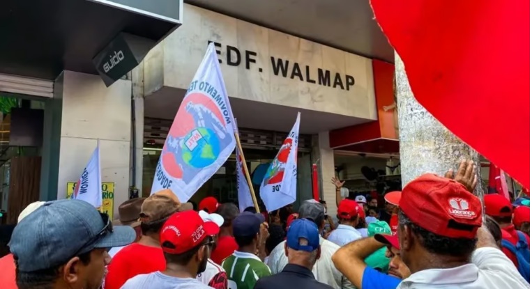 MST e outros movimentos invadem sede do Incra em Alagoas