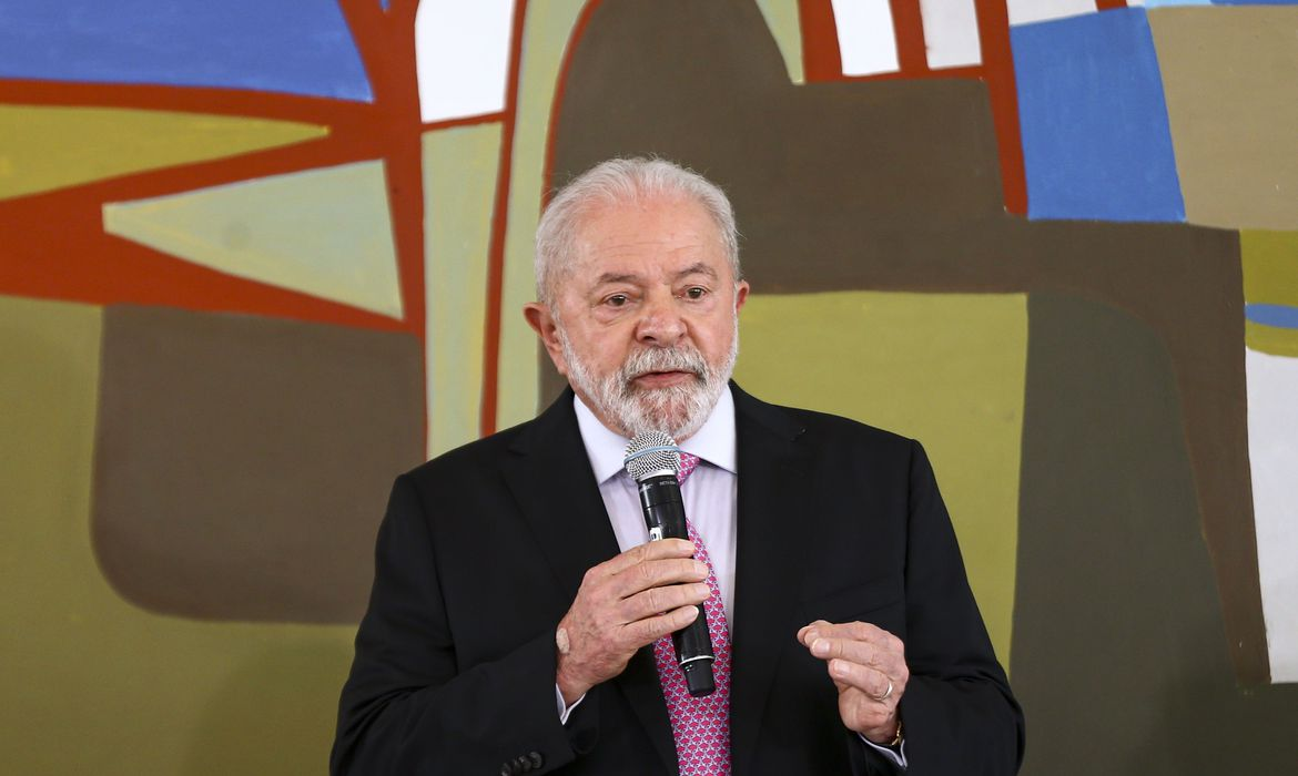 VÍDEO: Lula diz que, se for para ouvir o mercado, é melhor desistir