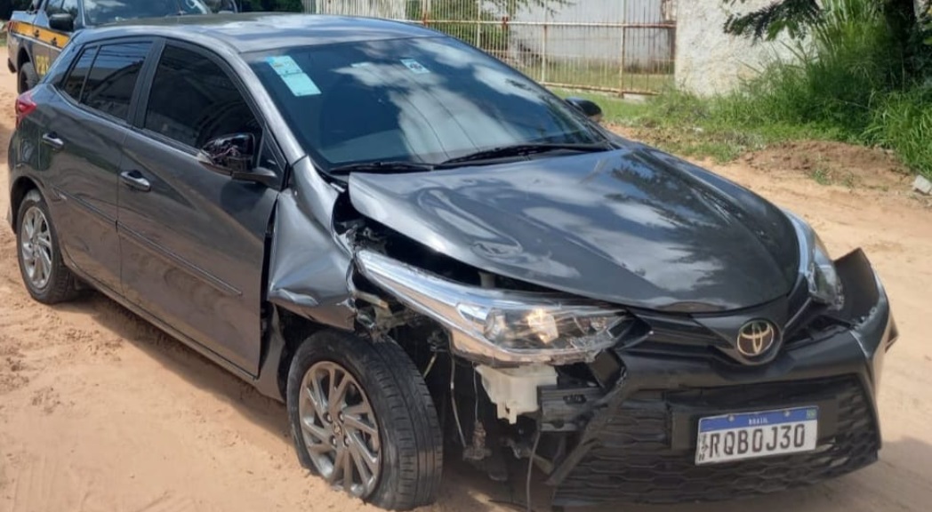 Após perseguição, PRF apreende adolescente com carro roubado