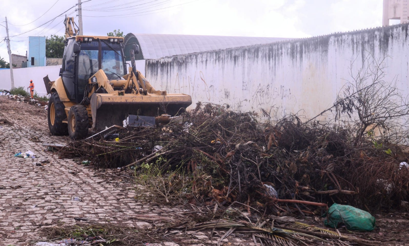 Prefeitura de Mossoró regulamenta lei que proíbe descarte irregular de lixo em vias e espaços públicos