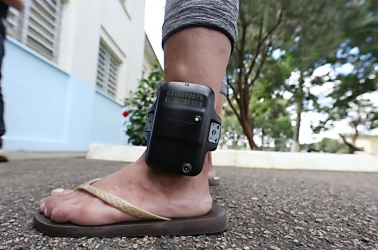 Presos são liberados sem monitoramento por causa de atraso no pagamento de tornozeleiras eletrônicas