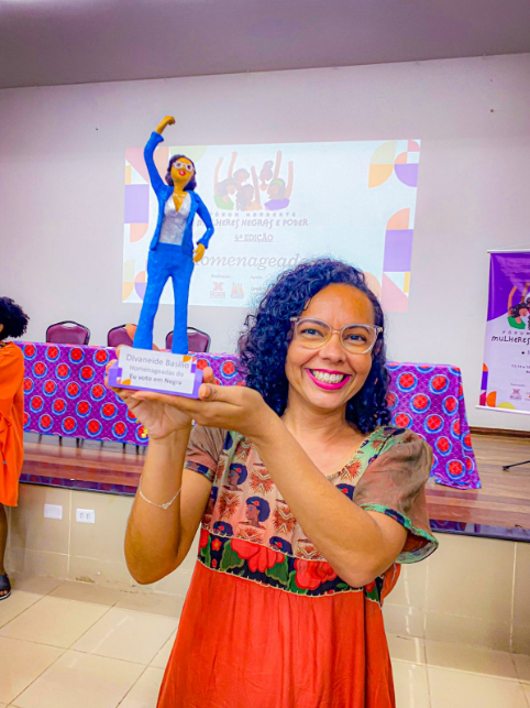 Deputada recebe homenagem durante Fórum Nordeste Mulheres Negras e Poder, em Recife