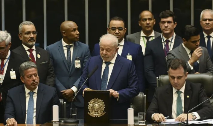 Governo Lula sofre derrotas e Planalto vê desarticulação política no Congresso