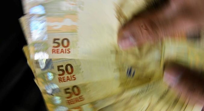 Simulador compara quanto rende R$ 100 na poupança e em outras aplicações