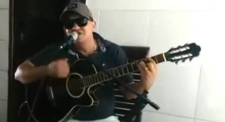 Cantor sertanejo morre em acidente em rodovia de Goiás