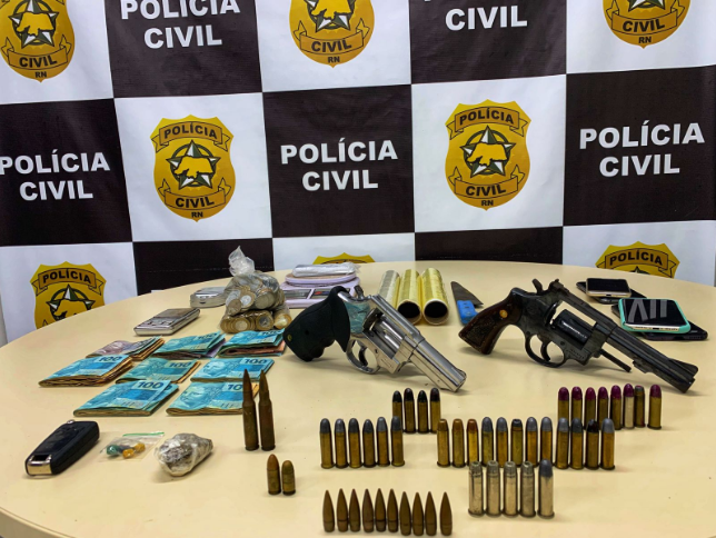 Polícia Civil prende pai e filho por tráfico de drogas na Zona Oeste de Natal