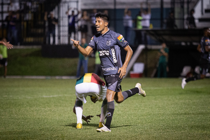 ABC renova contrato com dez jogadores; lateral não segue no clube