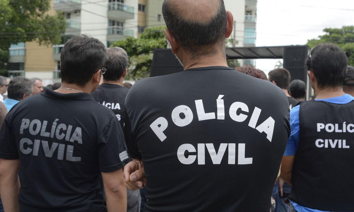 Ministério da Justiça e polícias fazem ação contra suspeitos de ameaçar atacar escolas