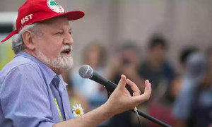 Deputado pede explicações sobre presença de líder do MST em comitiva de Lula na China