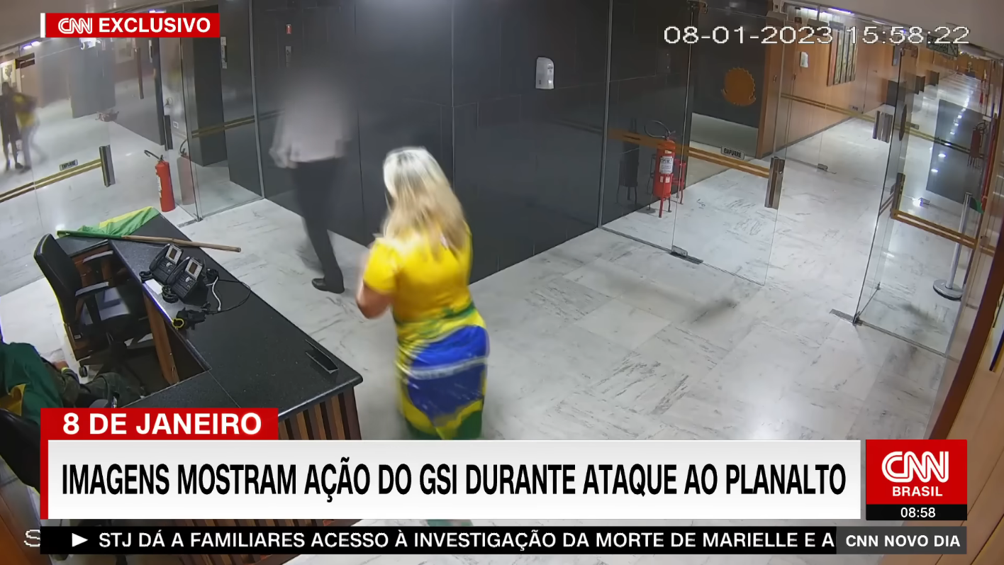 VÍDEO: Câmeras mostram ministro do GSI no Palácio do Planalto durante ataques do 8 de janeiro