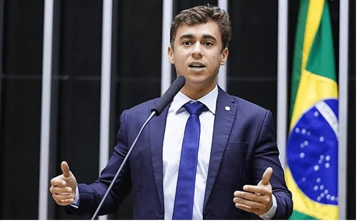 Deputado Nikolas Ferreira pede prisão de ministro do GSI filmado durante atos de 8 de janeiro