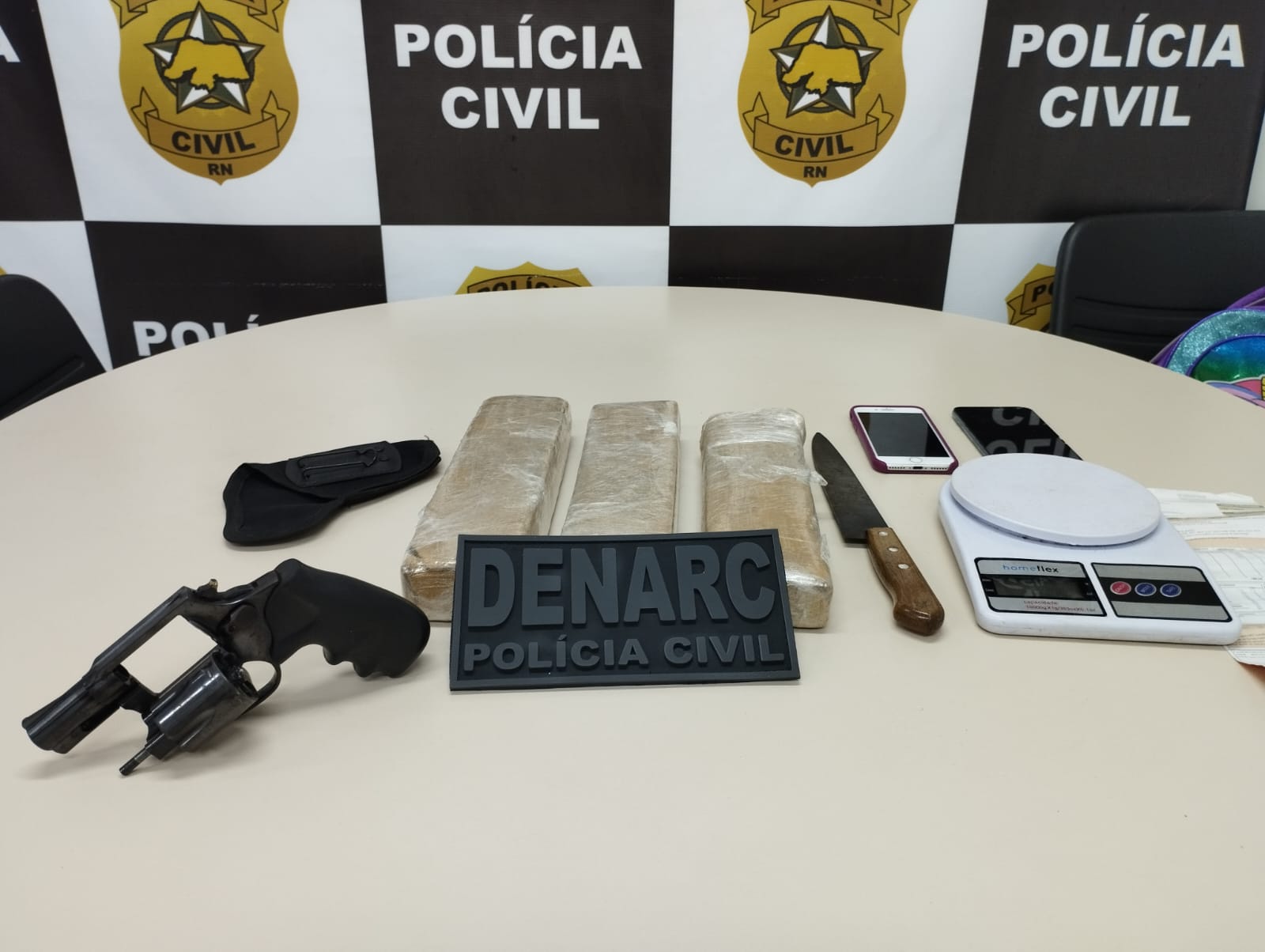 Polícia prende homem suspeito de tráfico de drogas em Natal