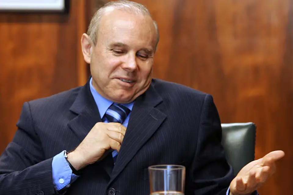 Justiça autoriza Guido Mantega voltar para a gestão pública
