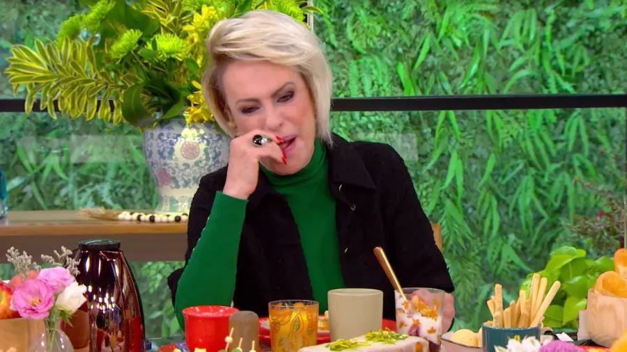 VÍDEO: Ana Maria Braga chora de rir após soltar palavrão ao vivo