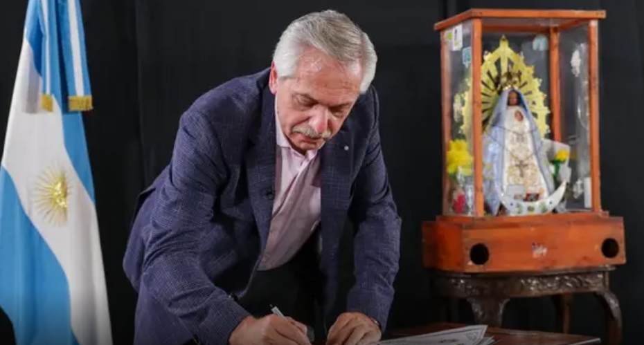 Presidente da Argentina, Alberto Fernández, anuncia que não concorrerá à reeleição