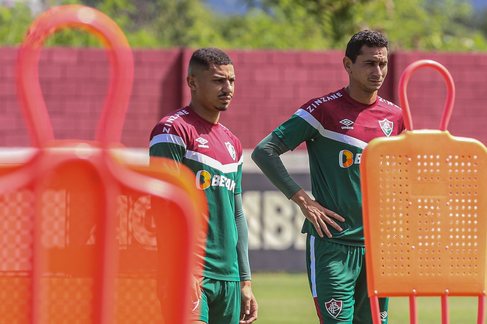 Flu, São Paulo e Grêmio pelo Brasileirão e campeonatos internacionais são destaque; veja jogos de hoje e onde assistir