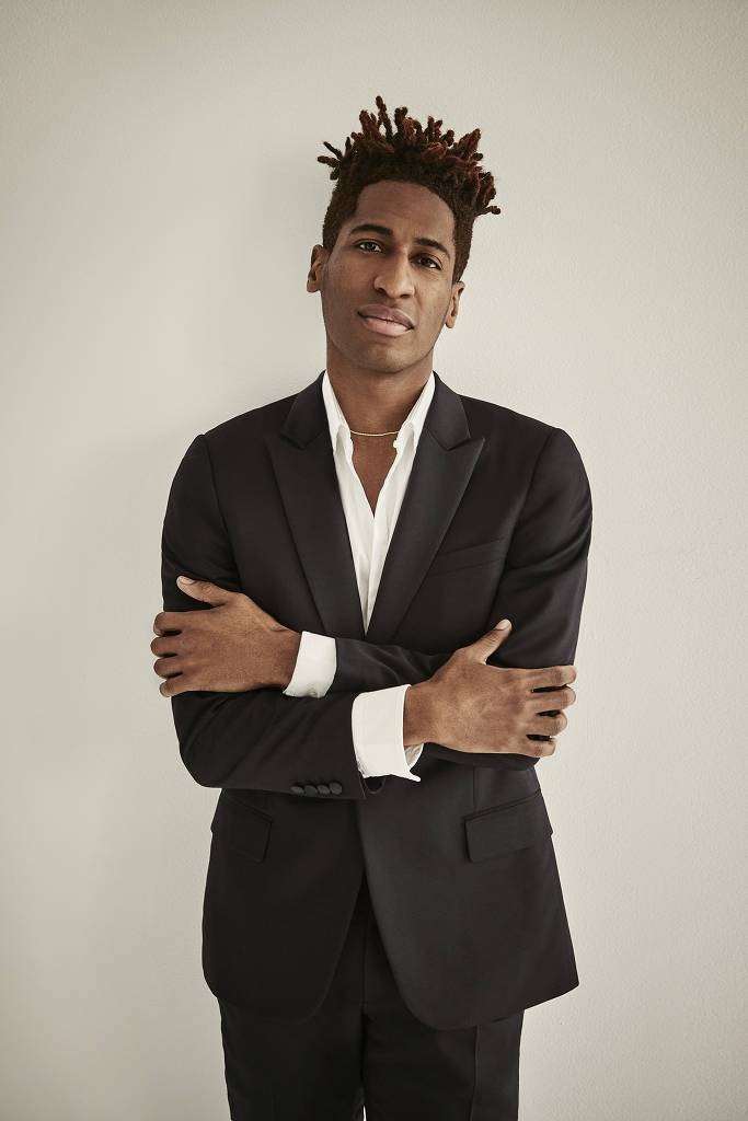 'Me pediram para tocar com uma moça chamada Anitta, você conhece esse nome?', diz Jon Batiste