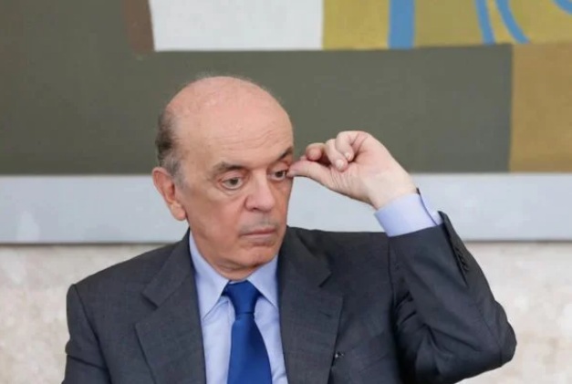 José Serra é internado em SP e passará por cirurgia