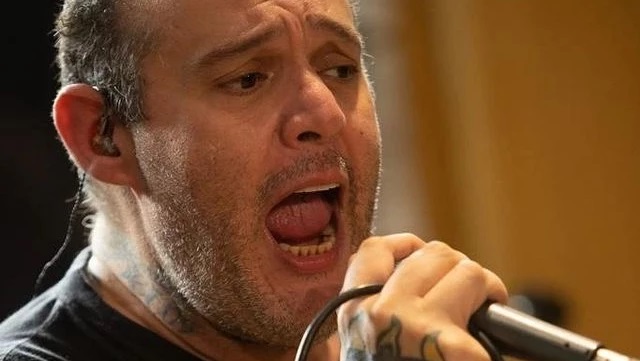 Vocalista de banda brasileira morre aos 52 anos