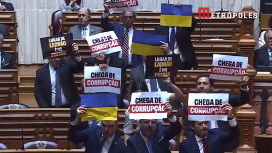 VÍDEO: Deputados portugueses protestam durante discurso de Lula e são repreendidos