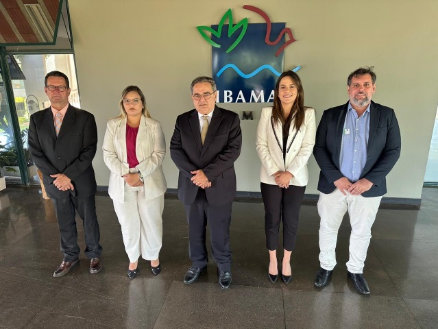 Prefeito e equipe se reúnem com Ibama para alinhar processo da engorda de Ponta Negra