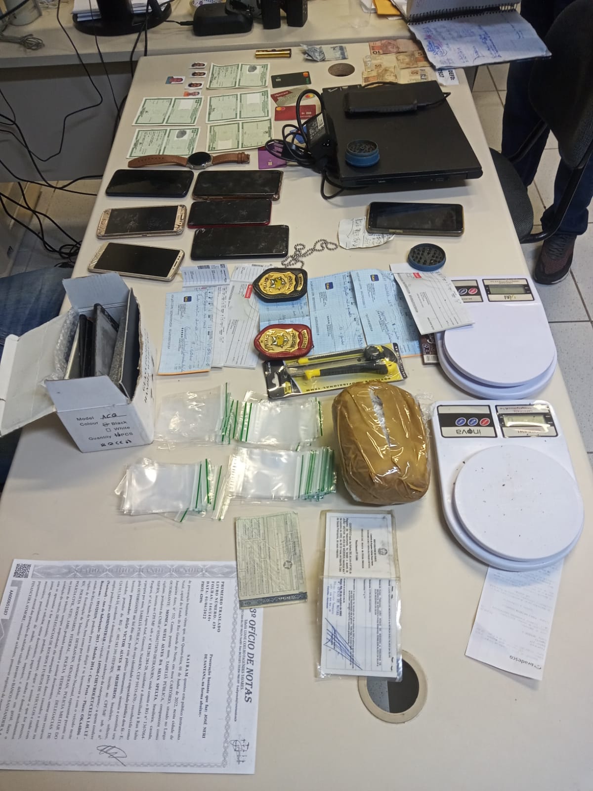 Polícia Civil prende casal por falsificação e tráfico de drogas em Natal