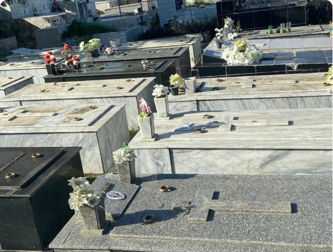 Bandidos invadem cemitério público e roubam crucifixos de túmulos no RN