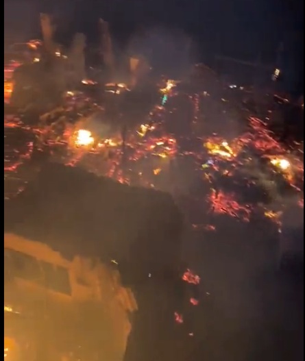 VÍDEO: Incêndio de grandes proporções atinge comunidade em São Paulo