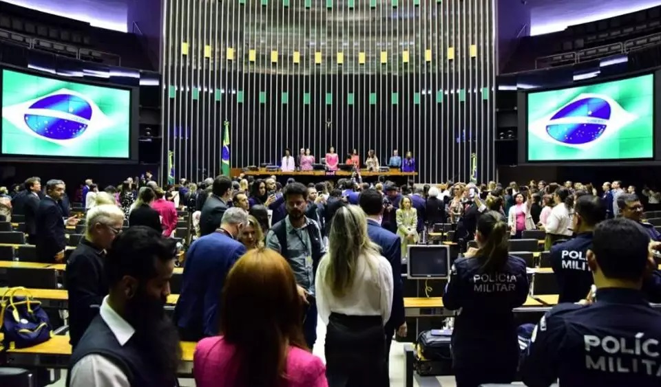 União Brasil decide atuar como oposição nas CPIs