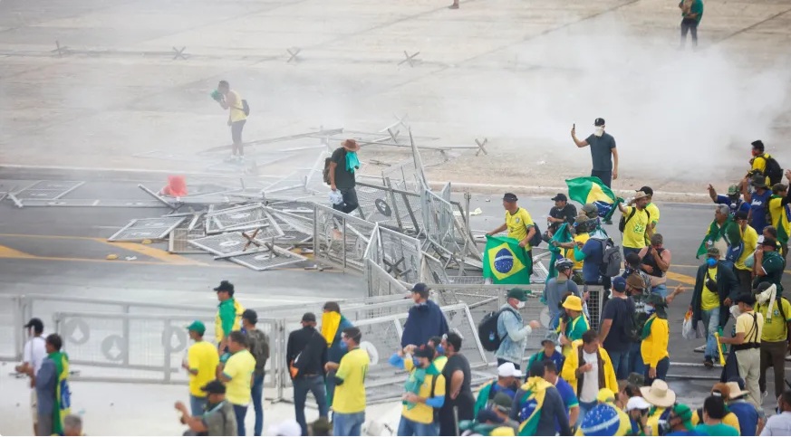 Documentos mostram alerta da Abin a GSI e equipe de Dino sobre atos violentos em 8/1