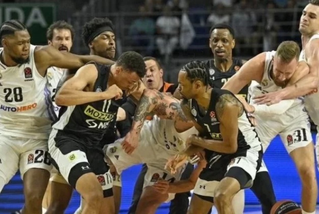 VÍDEO: Jogo de basquete do Real Madrid termina em briga generalizada