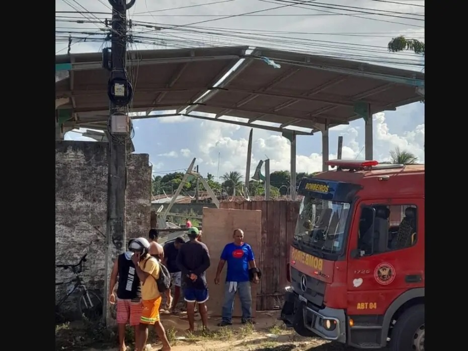 Galpão desaba na Zona Norte de Natal e deixa vítimas sob escombros