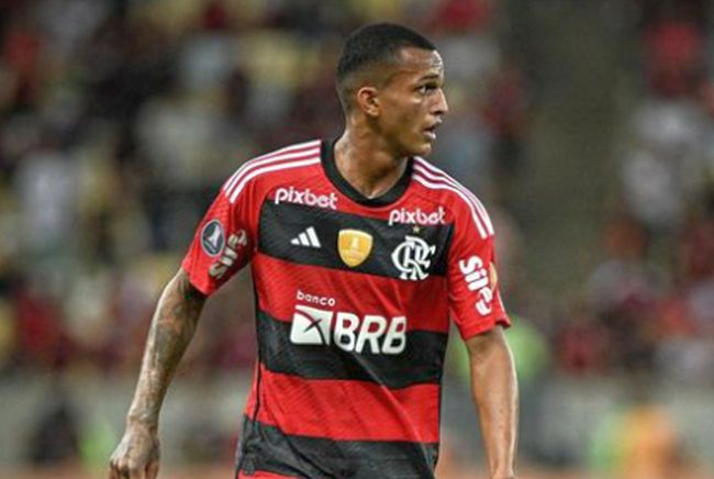 Lateral do Flamengo ganhava R$ 150 e foi descoberto por ídolo do clube