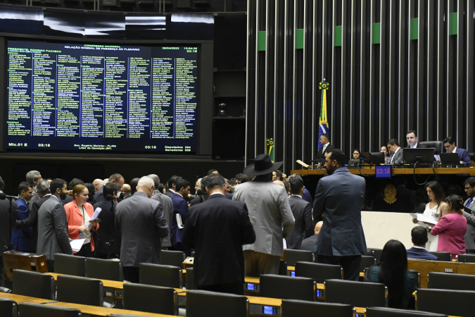 Oposição rejeita mudanças do relator e cria força-tarefa para derrubar PL das Fake News