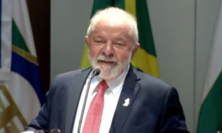 Na TV, Lula admite que aumento do salário mínimo "é pequeno"